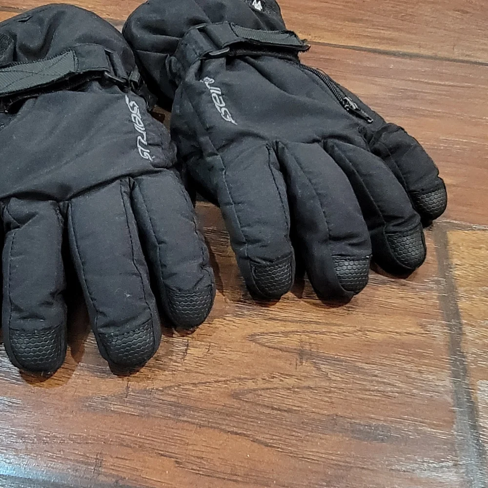 Serus gloves